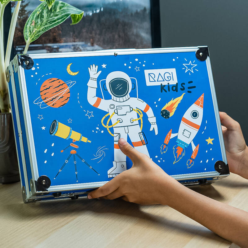 Zestaw Artystyczny dla Dzieci z Motywem Astronauty – 145 elementów - obrazek 11